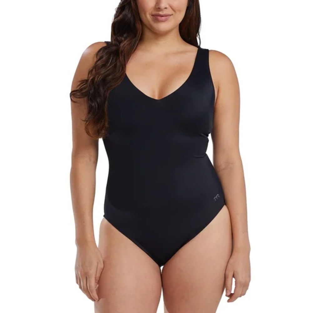 TYR Women's Swimsuit
Removable cups
Smooth interior elastic
Minimal seams
Nwt